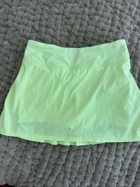 lululemon athletica Light Lime polka dot Workout Skirt, Size 2 exc. cond!